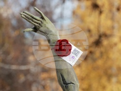 Международен ден за елиминиране на насилието над жени - статуя