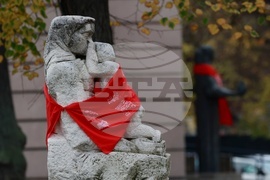 Международен ден за елиминиране на насилието над жени - статуя