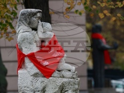 Международен ден за елиминиране на насилието над жени - статуя