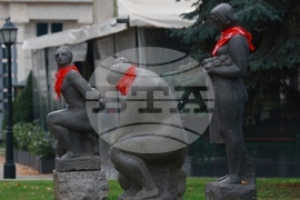 Международен ден за елиминиране на насилието над жени - статуя