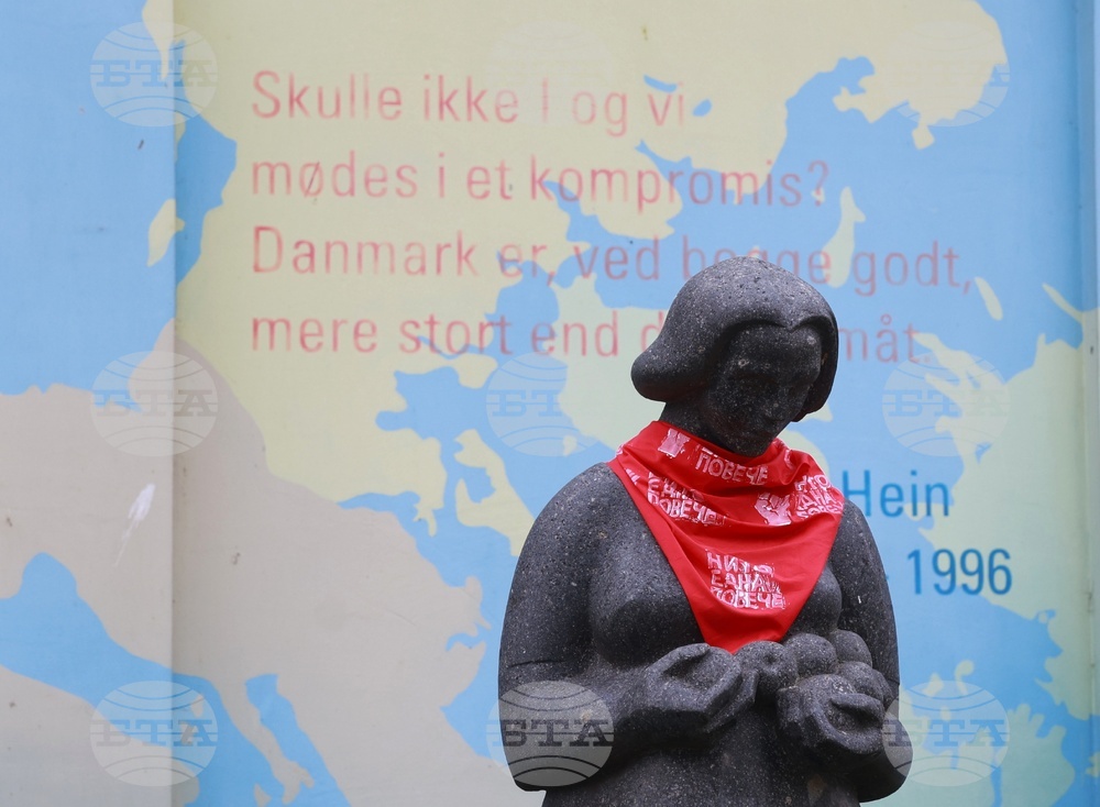 Международен ден за елиминиране на насилието над жени - статуя