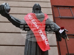 Международен ден за елиминиране на насилието над жени - статуя