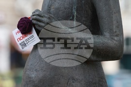 Международен ден за елиминиране на насилието над жени - статуя