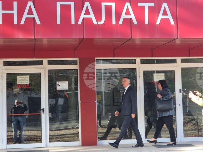 Съдът отложи разпоредителното заседание по делото срещу бившия кмет на Кърджали Хасан Азис и още три длъжностни лица