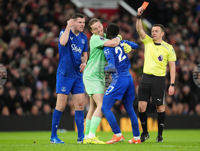 Жалбата на Евертън за червения картон на Гей бе отхвърлена