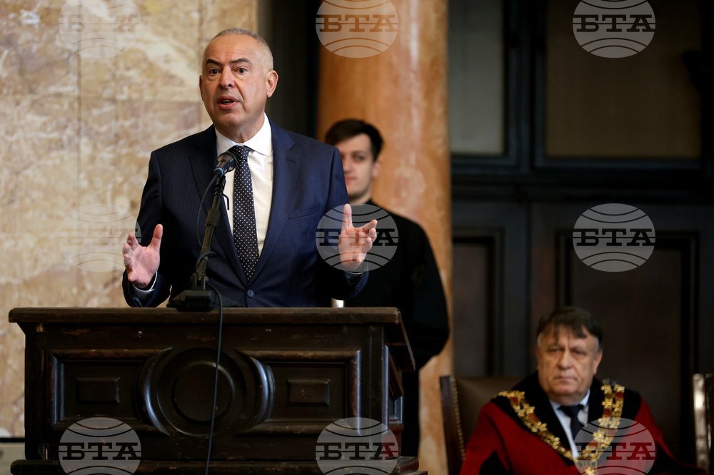 Човекът, който ще се изправи пред изкуствения интелект, прилича на университет, каза Бойко Василев в академичното си слово за празника на СУ