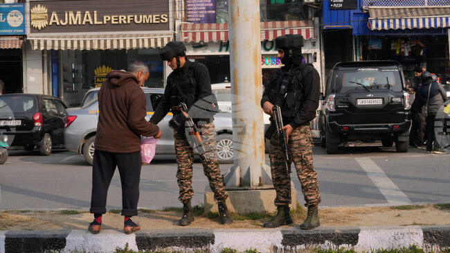 Полицията в Джаму и Кашмир е поискала от месни журналисти да подпишат декларация, че няма да "нарушават мира" в индийската съюзна територия 