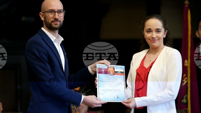 Д-р Диана Чолакова от Факултета по химия и фармация получи наградата на Столичната община за най-добър млад учен на Софийския университет 