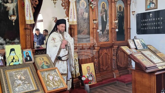 Богоявленски служби ще отслужи на празниците Водици и Богоявление архимандрит Филип в храм "Св. Успение Богородично" в село Оброчище