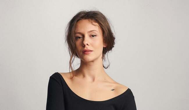 Носител на стипендията на казанлъшката фондация "Васил Самарски'' тази година е студентката от НАТФИЗ Ани Сабри