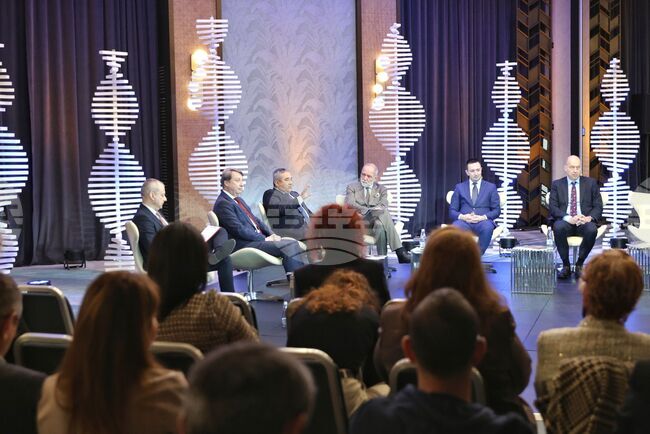 Възможностите и предизвикателствата за икономиката и финансите с влизането на страната в еврозоната бяха сред обсъдените теми на форум в София