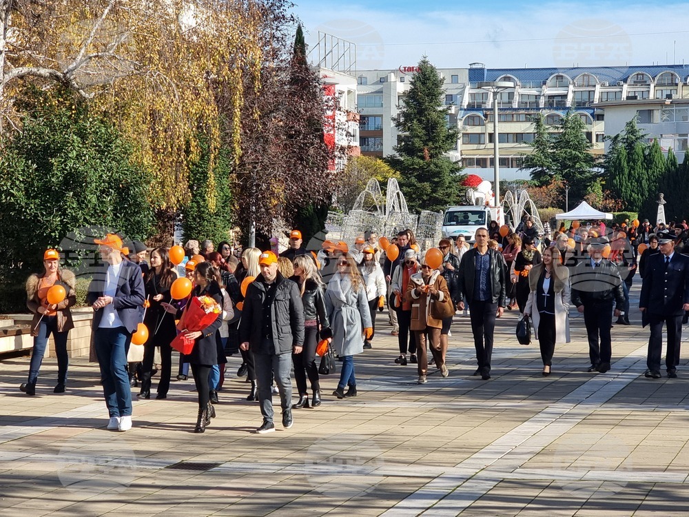 С шествие и дискусия в Ямбол отбелязват Международния ден за елиминиране на насилието срещу жените 