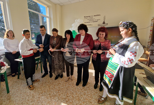 Нов кабинет по български език и литература откриха в Основно училище „Васил Левски“ в Орешак