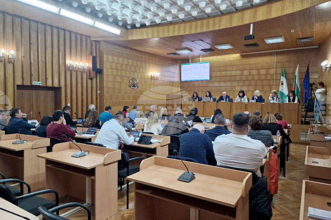 Актуализация на бюджета, изменения на наредби, отдаване под наем на общински имоти бяха сред темите на сесията на Общинския съвет в Разград