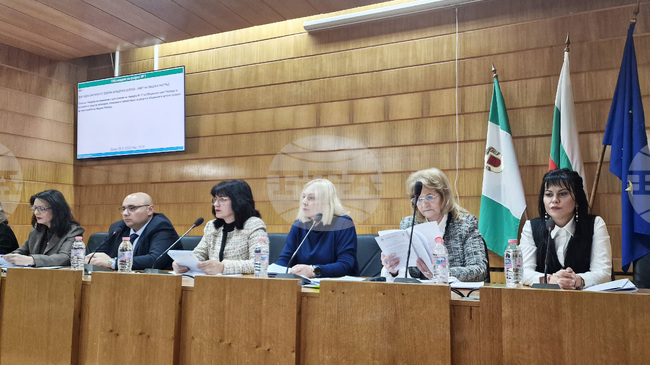 Модерни светофарни уредби ще регулират движението по възлови кръстовища в Разград