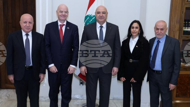 ННА: Ливанският президент се срещна с президента на ФИФА в Бейрут 