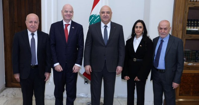 ННА: Ливанският президент се срещна с президента на ФИФА в Бейрут 