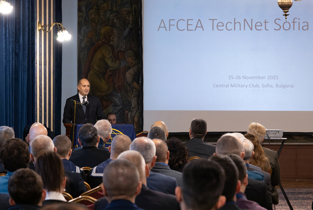 Президентът: Интензивното навлизане на иновациите в бойните действия изисква преосмисляне на процеса на модернизация на българските въоръжени сили 