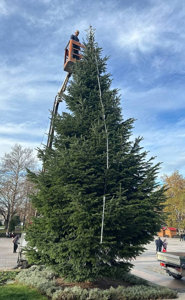 Кметът Пенчо Милков ще запали светлините на коледната елха на 4 декември