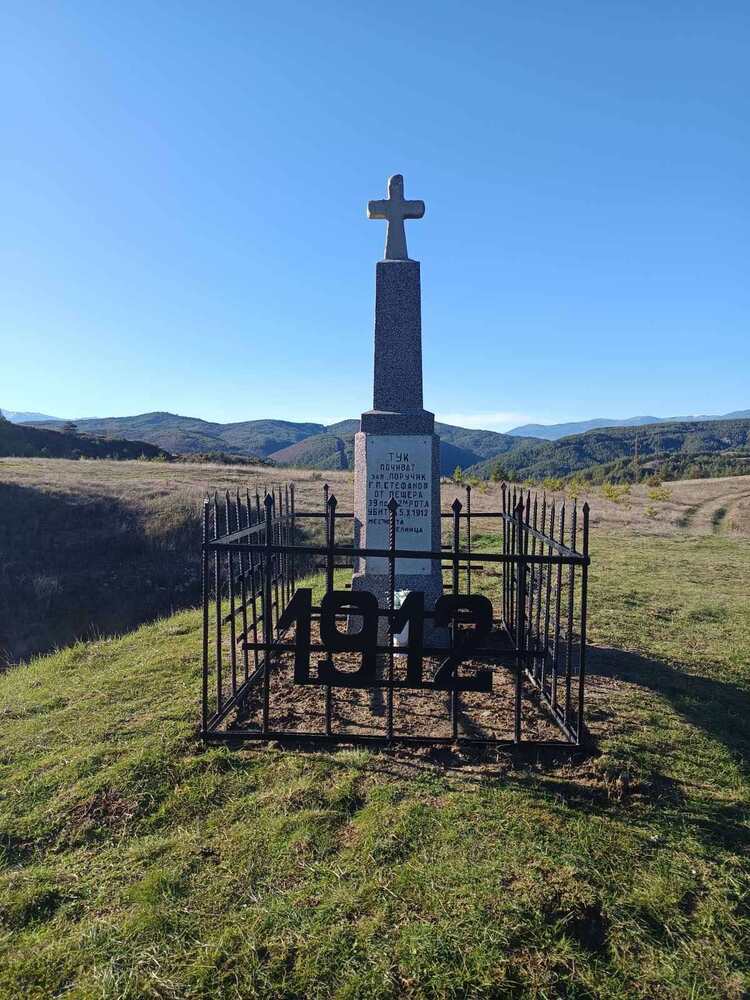 Община Разлог обнови двата военни паметника в с. Елешница