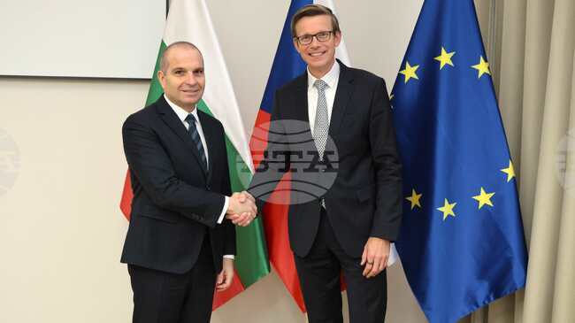 Transport Minister Karadjov Discusses Railway Sector Development with Czech Counterpart in Prague