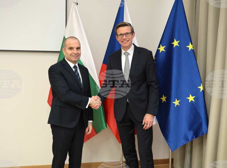 Transport Minister Karadjov Discusses Railway Sector Development with Czech Counterpart in Prague