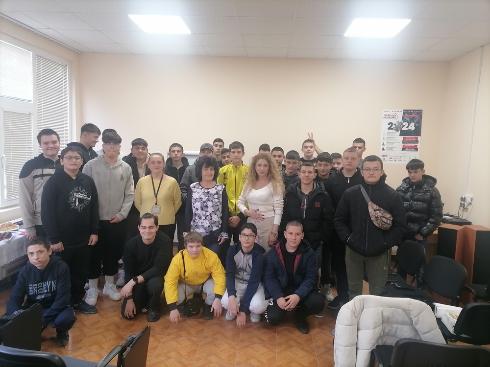 Ученици от ПГТС „Христо Смирненски” - гр. Разград се срещнаха със Силвия Станчева, регионален педагогически координатор на Център "Амалипе"