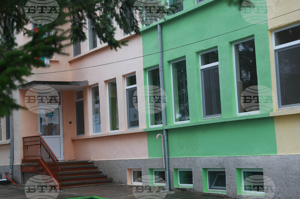 Общо 946 са средищните детски градини и училища през тази учебна година