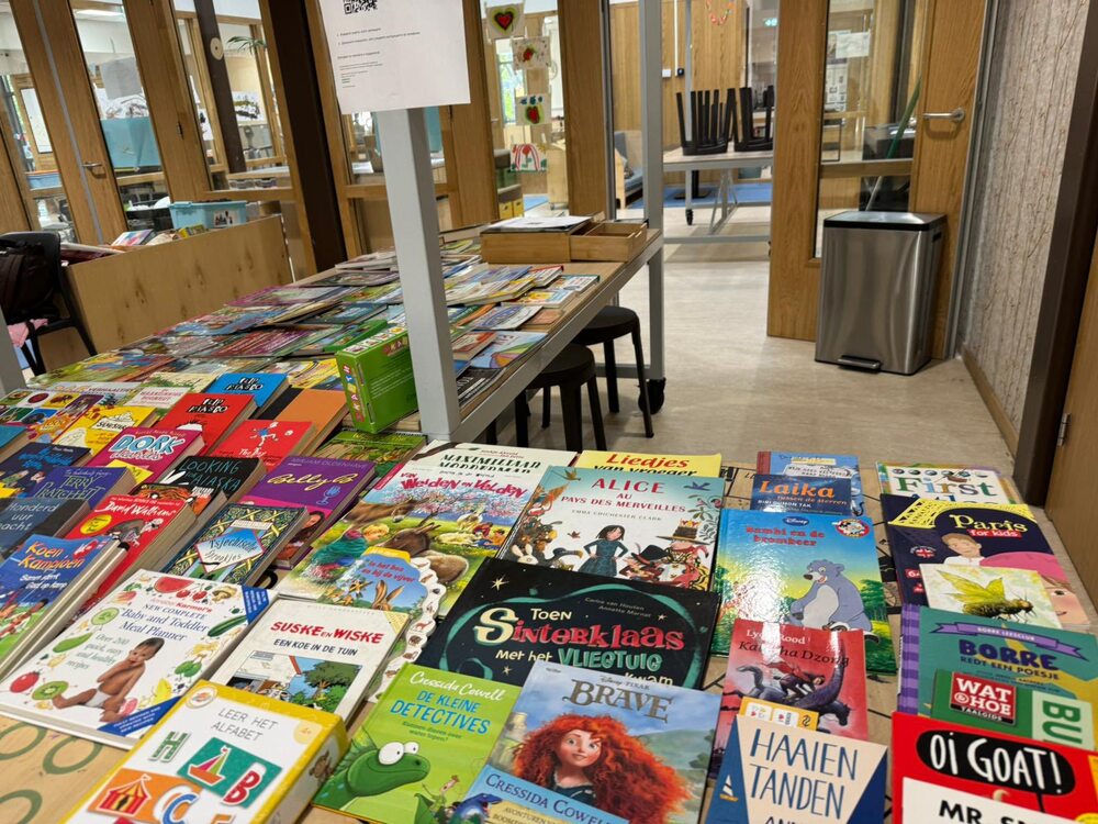 Базар на книгата се състоя в училище „Св. св. Кирил и Методий” в Нидерландия