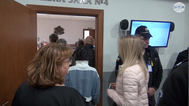 Съдът върна на прокуратурата делото срещу шестимата обвиняеми за хулигански действия пред сградата на ЕП и ЕК в София