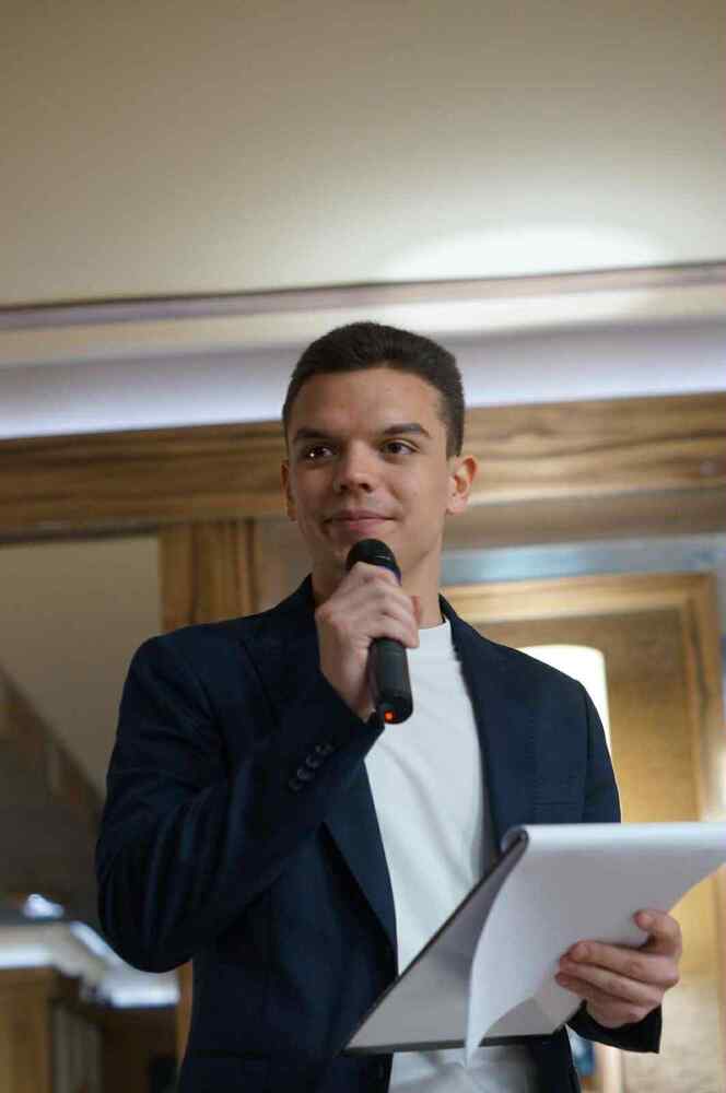 За съжаление, младежите не се интересуват от това кой управлява живота им, каза Наско Анастасов - ученик от Математическата гимназия в Разград