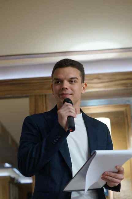 За съжаление, младежите не се интересуват от това кой управлява живота им, каза Наско Анастасов - ученик от Математическата гимназия в Разград