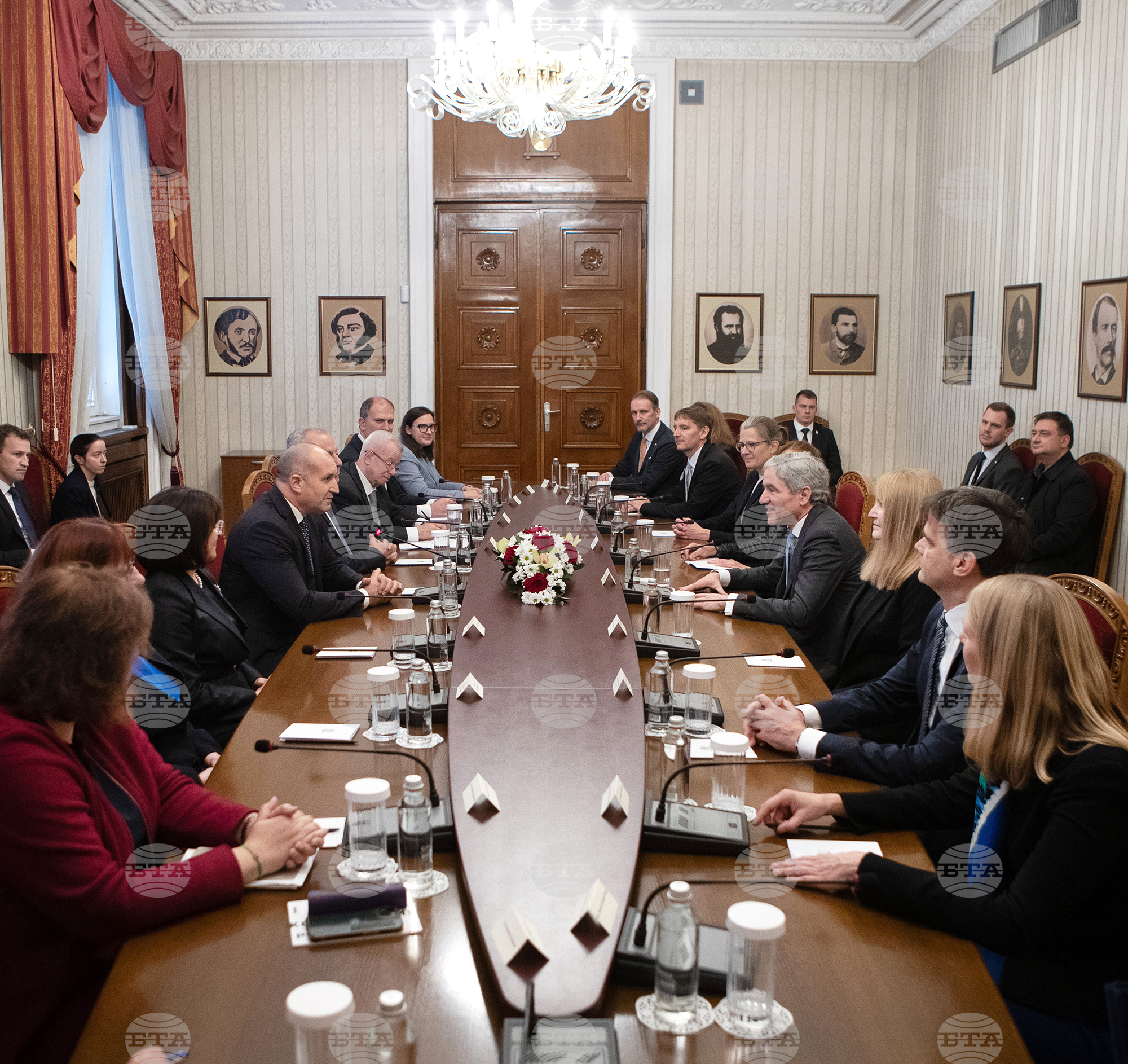 Bolgarski predsednik Radev opozarja, da kršenje pravne države spodkopava temelje demokracije