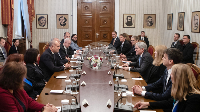 Нарушаването на върховенството на правото и баланса между институциите подкопава устоите на демокрацията, каза президентът Румен Радев