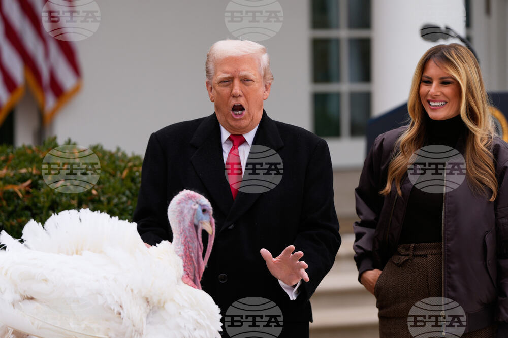 Тръмп помилва пуйки, но не пощади политическите си опоненти, на ежегодна церемония в Белия дом