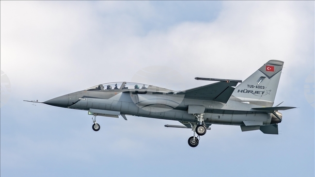 АА: Предстои турският реактивен тренировъчен самолет „Хюрджет“ да влезе в масово производство