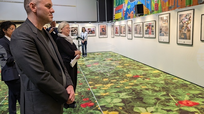 Евродепутатът Христо Петров организира в ЕП в Страсбург фотоизложба „Корени и криле за деца и семейства в България“