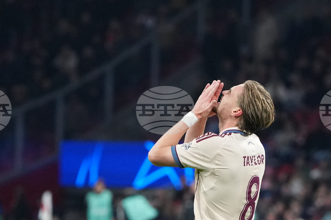 Полузащитникът на Аякс Кенет Тейлър ще се присъедини към Лацио за 15 милиона евро