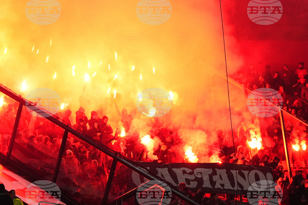 Аякс осъди поведението на ултрасите: "Фойерверките нямат място на стадиона"