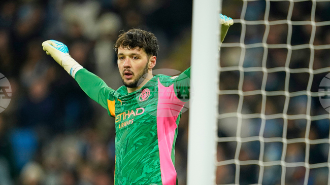 Двама от вратарите на Манчестър Сити са готови да напуснат клуба