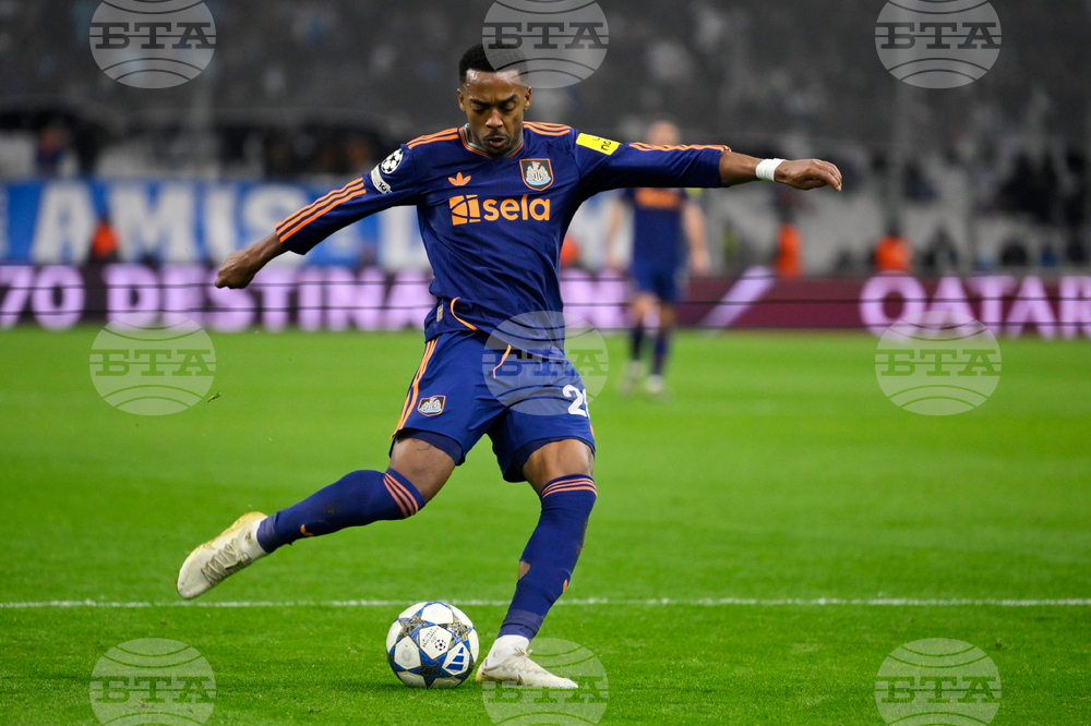 Нюкасъл осъди феновете, които са изпращали расистки обиди към халфа на тима Джо Уилък