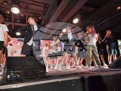 Детската вокална група „Бон-бон” представи новия си албум „30” в Joy Station в София, в заключителния концерт на турнето в чест на 30-годишнина на музикалната формация.