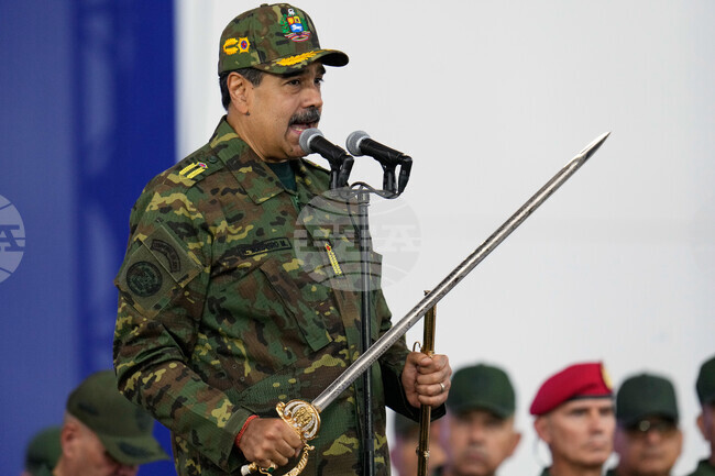 САЩ са предложили на президента Николас Мадуро „да замине за Русия“ или за друга държава, каза американски сенатор