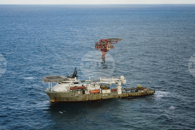 Американският суров петрол се насочва към седмично поскъпване на фона на очаквания за понижение на лихвите в САЩ и напрежение във Венецуела