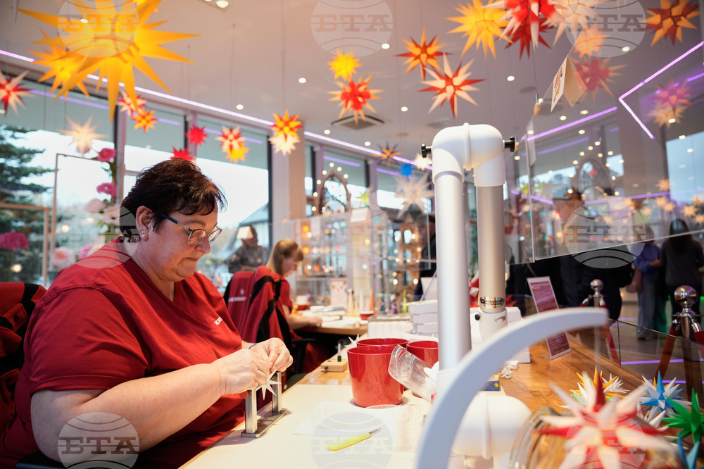 Промишлената активност в еврозоната приключва 2025 г. с по-дълбок спад, докато в Азия се отчита подобрение