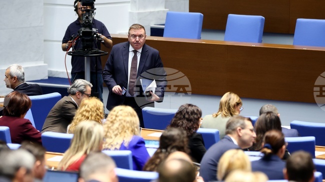 НС отхвърли искането на "Възраждане" да бъде изслушан финансовият министър във връзка с въвеждането от 2026 г. на софтуер за търговските обекти