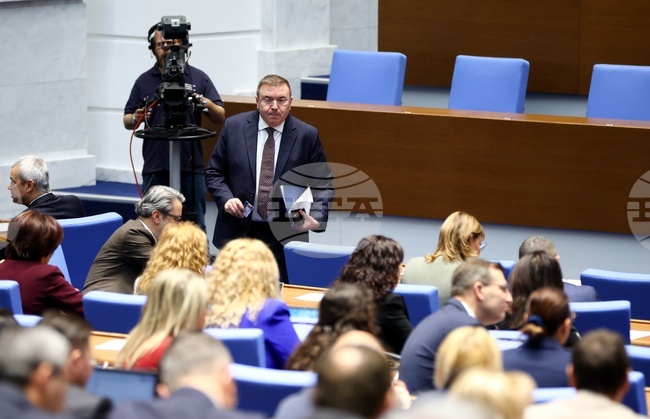 НС отхвърли искането на "Възраждане" да бъде изслушан финансовият министър във връзка с въвеждането от 2026 г. на софтуер за търговските обекти