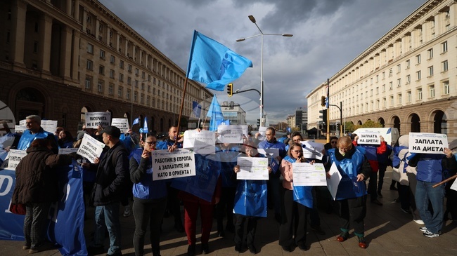 Agricultural, Forestry Sector Employees Hold Protest to Demand Salary Increase