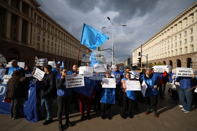 Agricultural, Forestry Sector Employees Hold Protest to Demand Salary Increase
