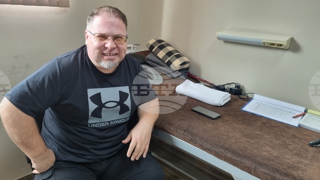 Заминах за чужбина заради децата, но и заради тях се върнах, каза кинезитерапевтът от Търговище Ерхан Хюсеинов, работил по специалността си в три държави